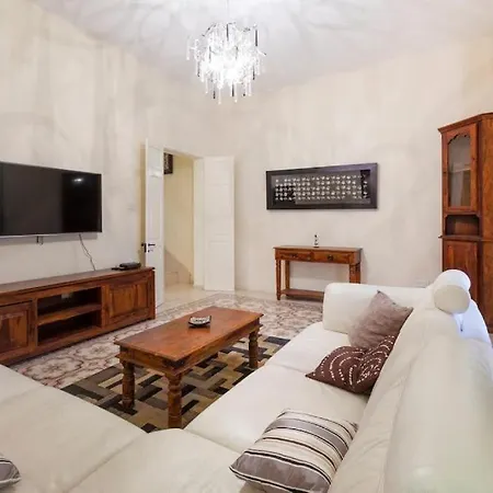 Charming 4br With Private Rooftop Terrace In By 360 Estates *