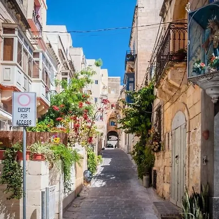 Charming 4br With Private Rooftop Terrace In By 360 Estates * Sliema