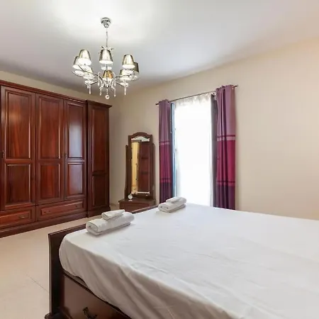 Charming 4br With Private Rooftop Terrace In By 360 Estates 아파트