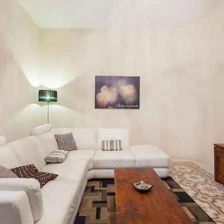 Charming 4br With Private Rooftop Terrace In By 360 Estates *