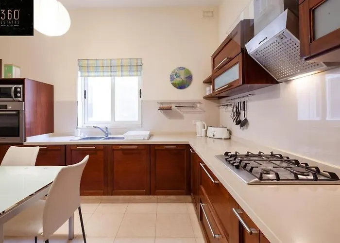 Apartamento Charming 4br With Private Rooftop Terrace In By 360 Estates Sliema