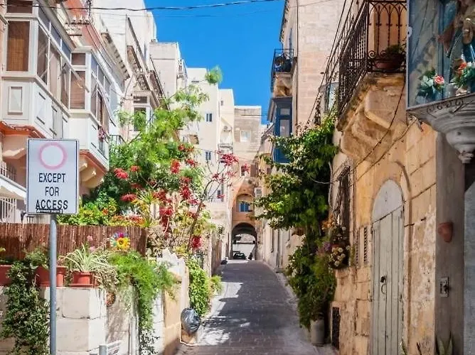 Charming 4br With Private Rooftop Terrace In By 360 Estates * Sliema